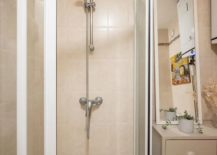 דירה La - - Face A La - Clim Terrasse מנטון