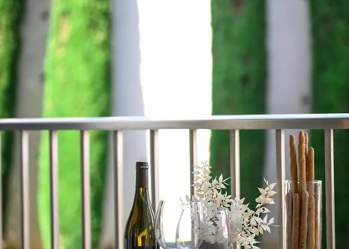 Апартаменти La - - Face A La - Clim Terrasse Мантон